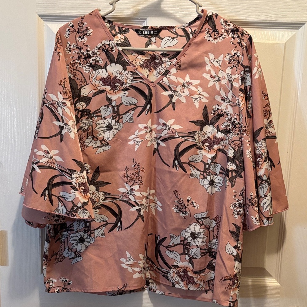 🌻SHEIN Blush Floral Blouse
